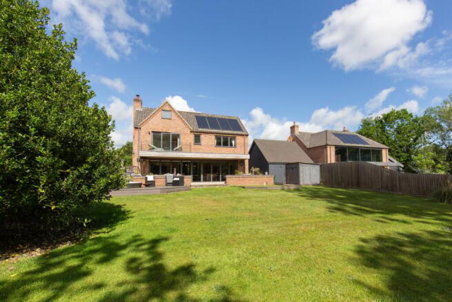 4 bed property, in Willow Grove, £750,000