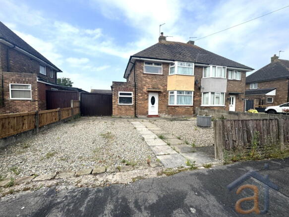 3 bed property, in Hesketh Avenue, £200,000