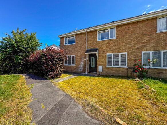 4 bed property, in Ash Close, £325,000