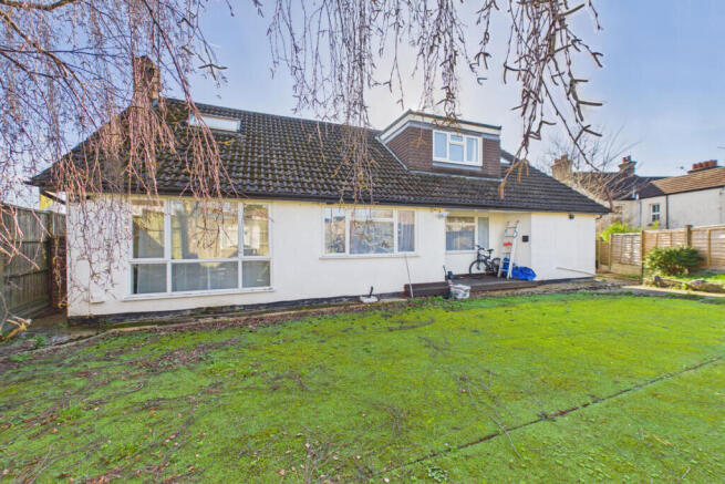 5 bed property, in Lawn Lane, £525,000