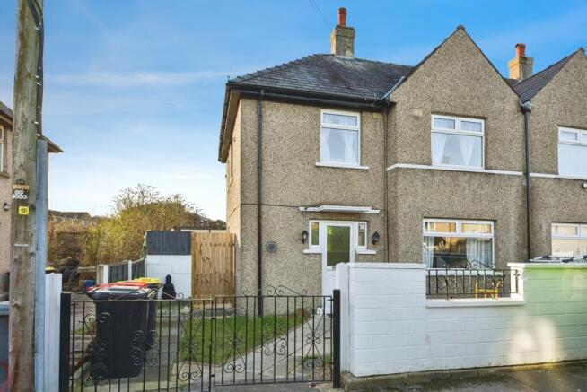 3 bed property, in Pickthorn Close, £160,000