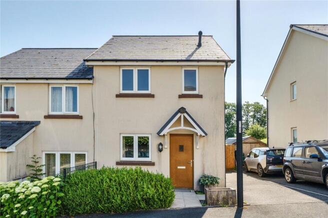 2 bed property, in St David's Park, £235,000