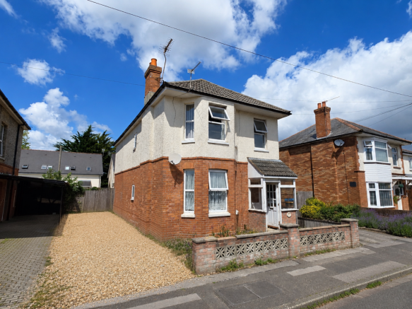 6 bed property, in Ensbury Avenue, £400,000