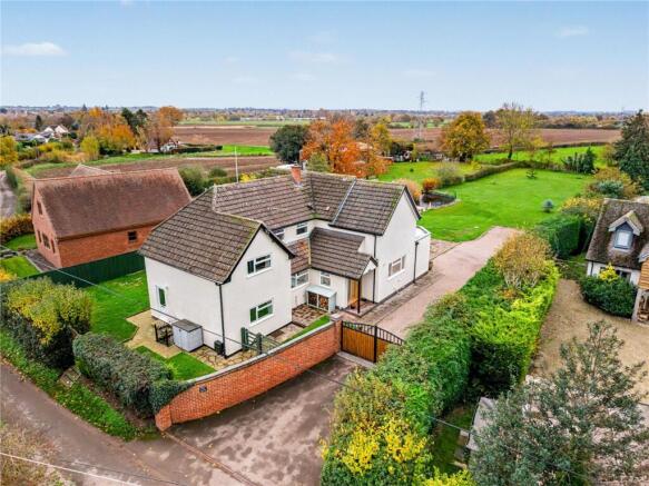 5 bed property, in Beauchamp Lane, £879,950