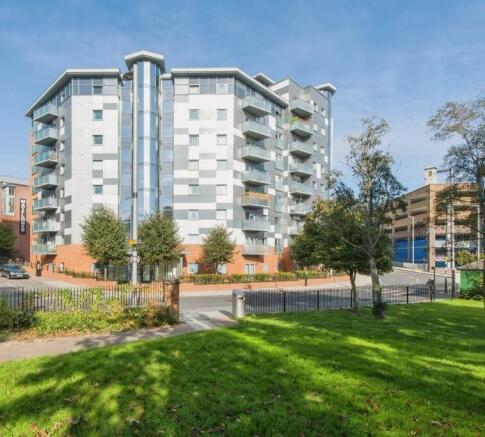 1 bed property, in Empire View, £152,950