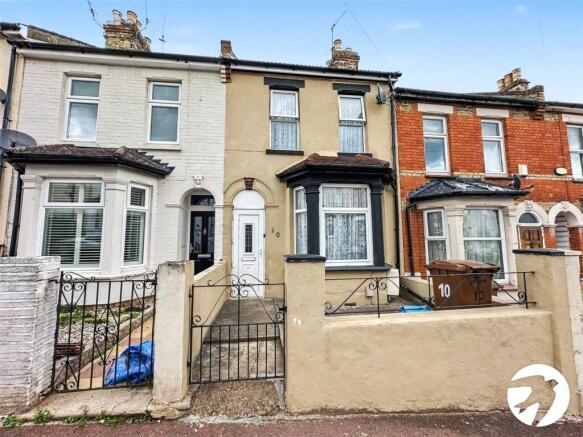 3 bed property, in Wyndham Road, £280,000