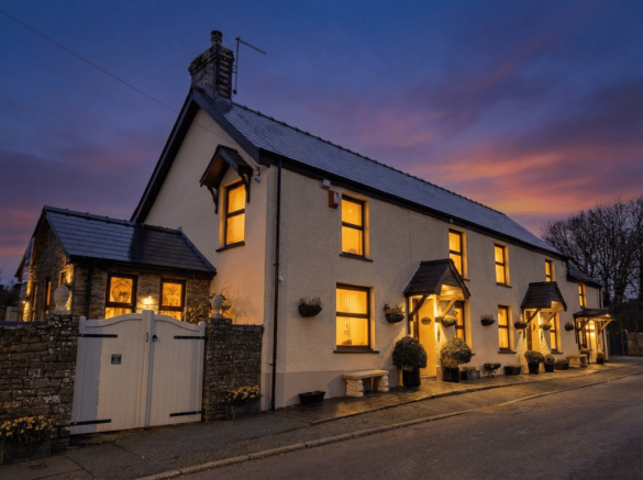 6 bed property, in Spittal, £450,000