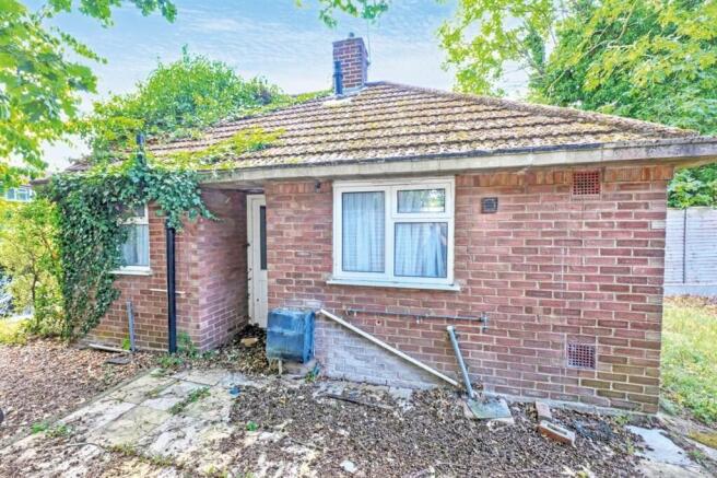 1 bed property, in Trinity Road, £90,000