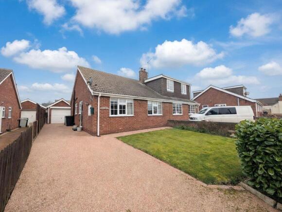 3 bed property, in High Street, £175,000