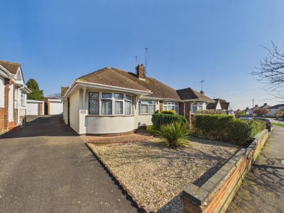2 bed property, in Greenhills Road, £230,000