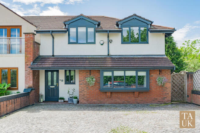 3 bed property, in New Lane, £425,000