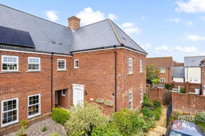 3 bed property, in Meadow Drive, £475,000