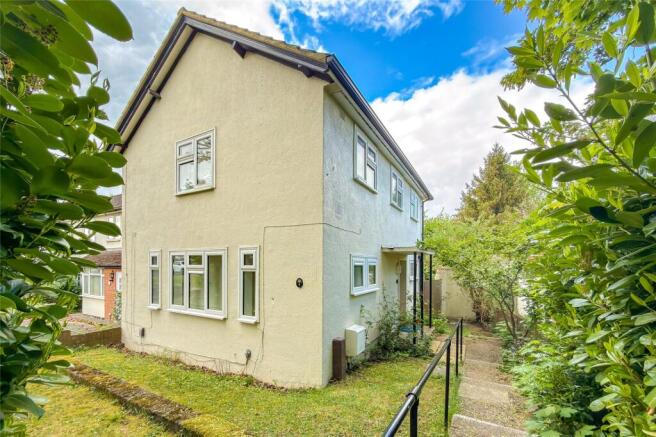 3 bed property, in Roundfield Avenue, £500,000