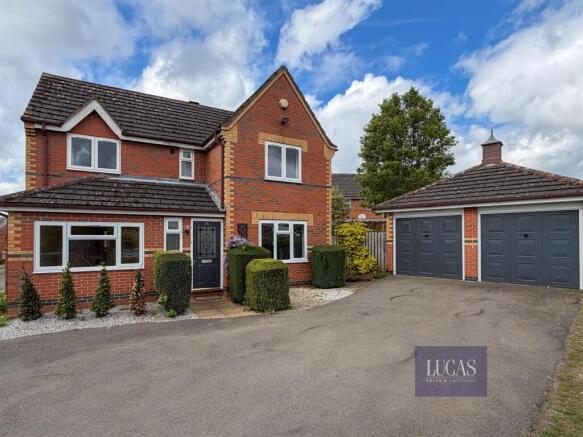 4 bed property, in Gunnell Close, £375,000