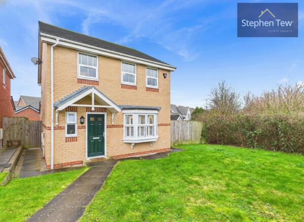 4 bed property, in Holly Wood Way, £300,000