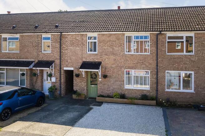 3 bed property, in Crosslands Drive, £350,000