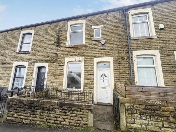 3 bed property, in Hollingreave Road, £65,000