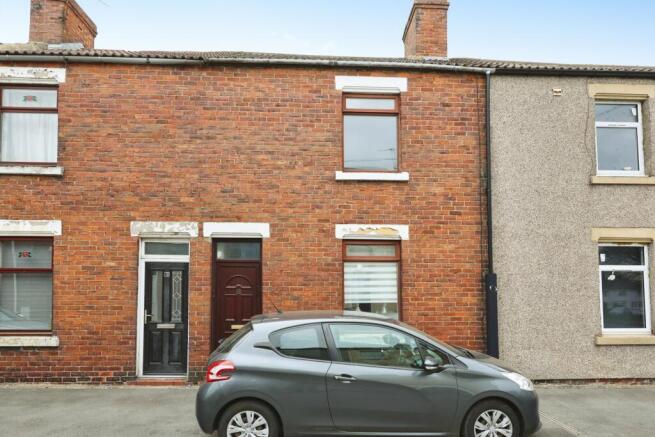 2 bed property, in Kent Street, £45,000