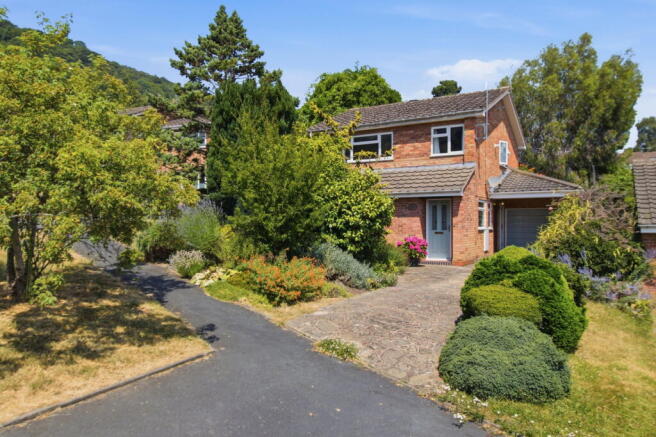 4 bed property, in Pear Tree Close, £435,000