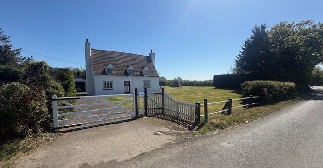 3 bed property, in The Compasses, £330,000
