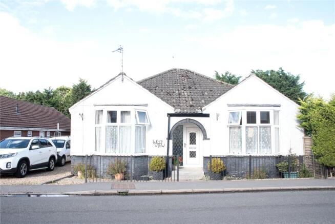 3 bed property, in South Street, £255,000