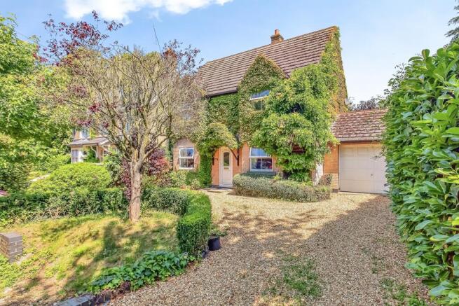 4 bed property, in Lilford, £630,000