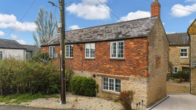 3 bed property, in The Leys, £210,000