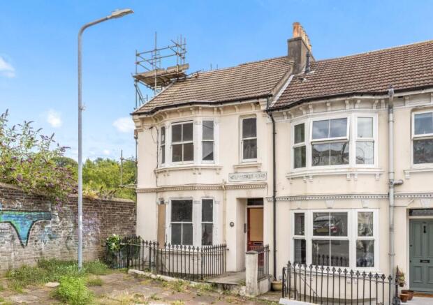 4 bed property, in 78 Newmarket Road, £450,000