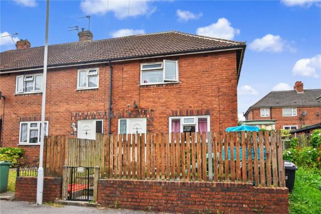 2 bed property, in Oakwell Close, £180,000