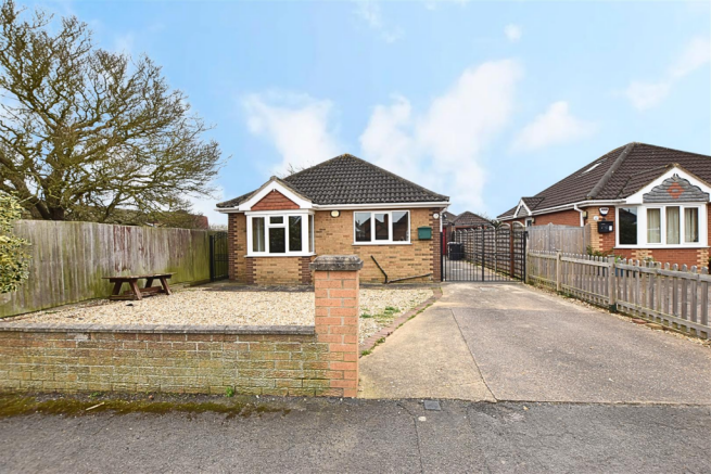 2 bed property, in Picksley Crescent, £170,000