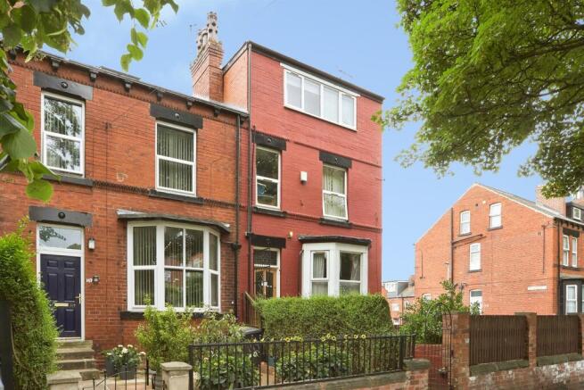 6 bed property, in Spencer Place, £330,000