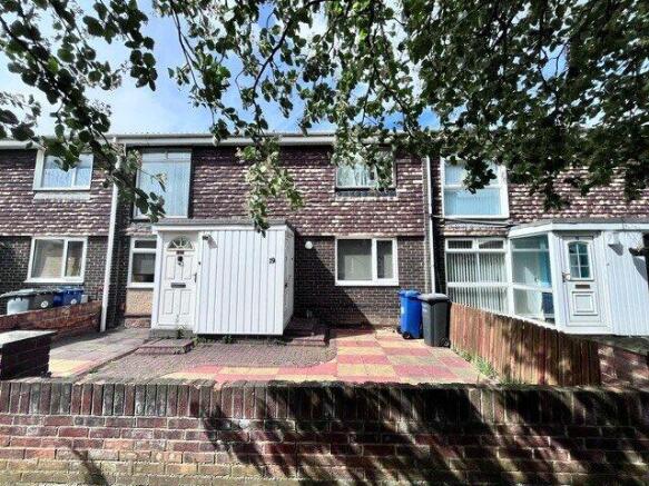 2 bed property, in Hereford Way, £45,000