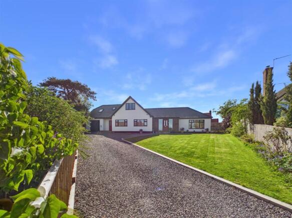 5 bed property, in Vanessa Road, £525,000