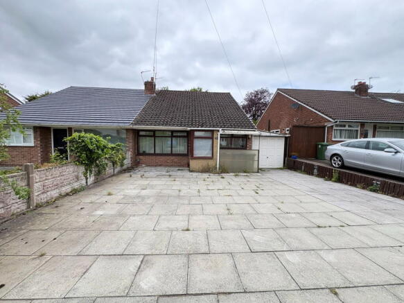 3 bed property, in Summerhill Drive, £200,000