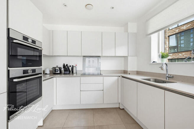 1 bed property, in Latimer Square, £400,000