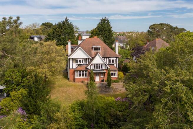 6 bed property, in Munster Road, £1,195,000