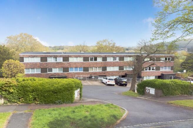 Studio, in Eleanor Close, £165,000