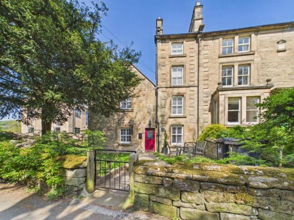 3 bed property, in Ashbrook House, £425,000