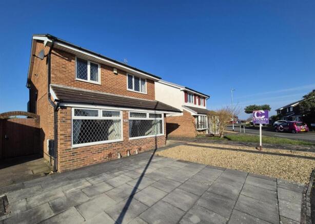 4 bed property, in Frobisher Drive, £339,995