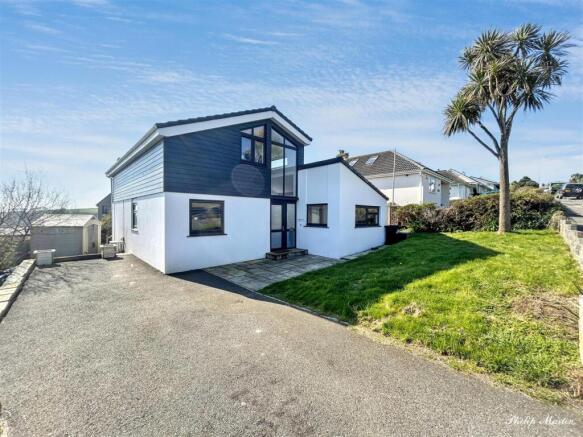4 bed property, in Parc An Dillon Road, £850,000