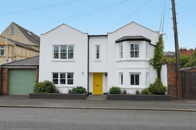 4 bed property, in Pear Tree Cottage, £1,200,000