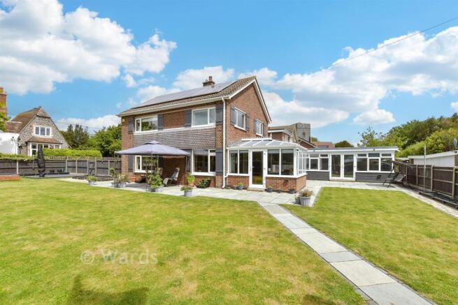 3 bed property, in Mongeham Church Close, £625,000