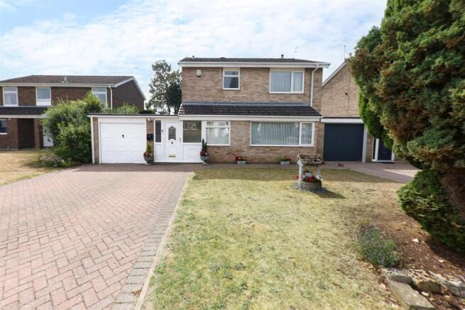 3 bed property, in Minster Close, £279,950