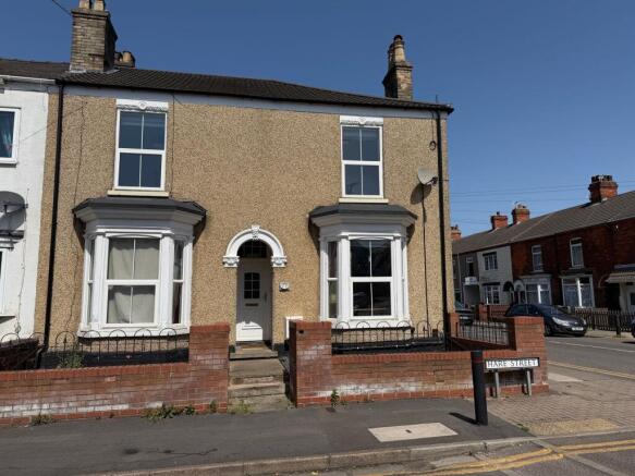 3 bed property, in Hare Street, £155,000