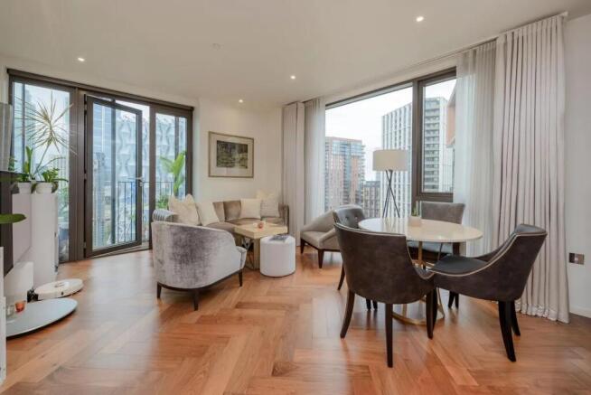 2 bed property, in New Union Square, £1,050,000