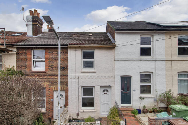 2 bed property, in Vernon Road, £210,000