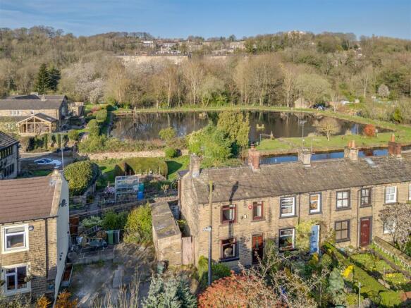 2 bed property, in Royd Terrace, £170,000