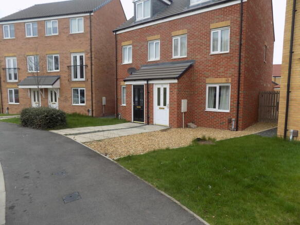 3 bed property, in Oval View, £175,000