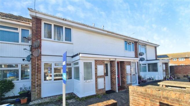 1 bed property, in Moorhen Way, £100,000