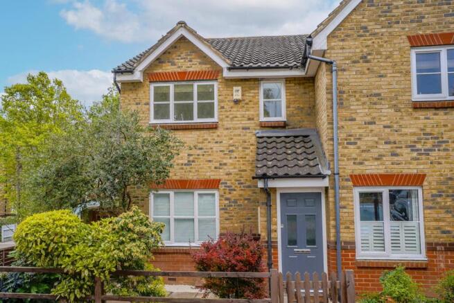 3 bed property, in Abbotswood Road, £780,000